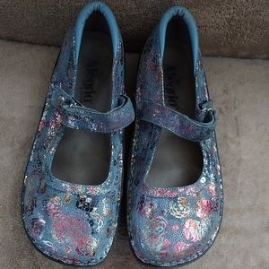 Womens Alegria Clogs Size 9